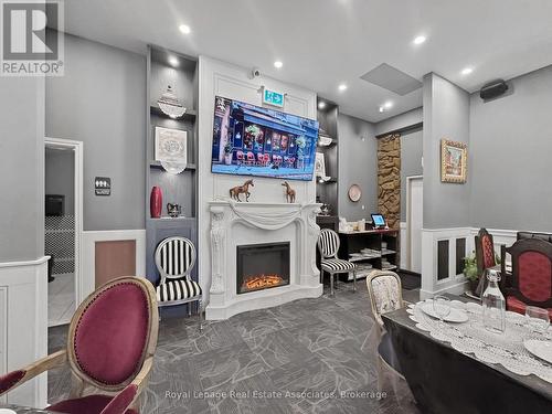 1850 Dundas Street, Mississauga, ON 