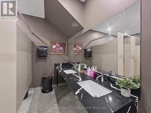 1850 Dundas Street, Mississauga, ON 