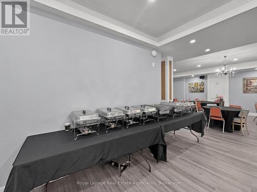 1850 Dundas Street, Mississauga, ON 