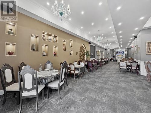 1850 Dundas Street, Mississauga, ON 