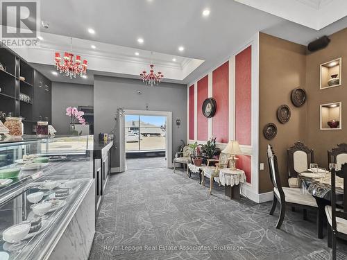 1850 Dundas Street, Mississauga, ON 