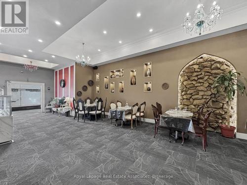 1850 Dundas Street, Mississauga, ON 