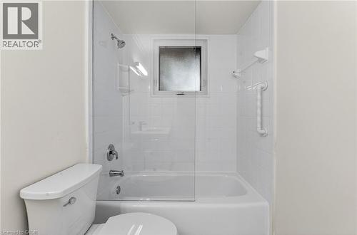 646 Cumberland Avenue, Burlington, ON - Indoor Photo Showing Bathroom