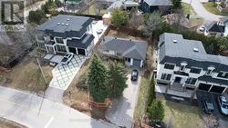 398 TENNYSON DRIVE Oakville, ON L6L 3Z1
