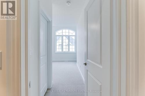 89 Maple Fields Circle, Aurora, ON - Indoor Photo Showing Other Room