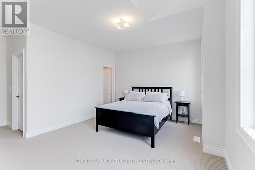 89 Maple Fields Circle, Aurora, ON - Indoor Photo Showing Bedroom