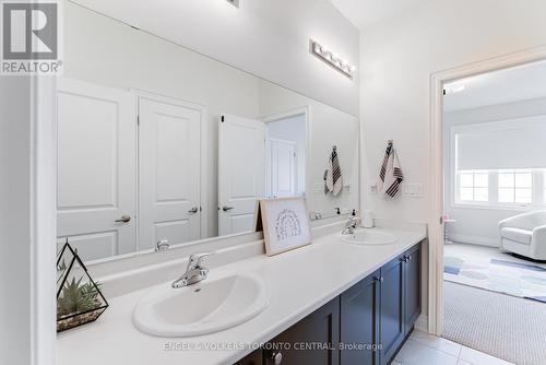 89 Maple Fields Circle, Aurora, ON - Indoor Photo Showing Bathroom