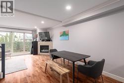 5 215 E 4TH STREET  North Vancouver, BC V7L 1J1