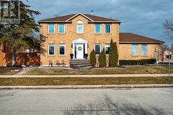 133 MAYLA DRIVE  Oakville, ON L6H 3S6