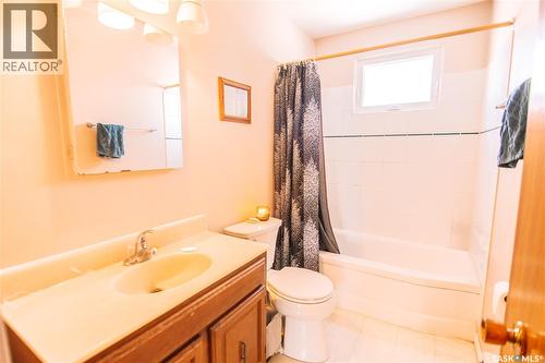 6 4 Neill Place, Regina, SK - Indoor Photo Showing Bathroom