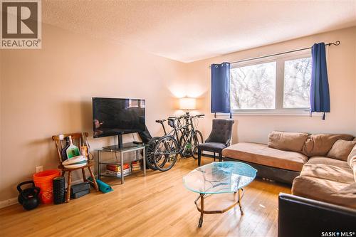 6 4 Neill Place, Regina, SK - Indoor Photo Showing Living Room