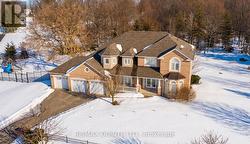2 TREEVIEW AVENUE Whitchurch-Stouffville (Ballantrae), ON L4A 1R1