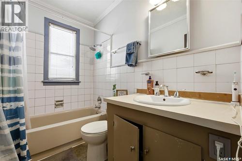 414 18Th Avenue, Regina, SK - Indoor Photo Showing Bathroom