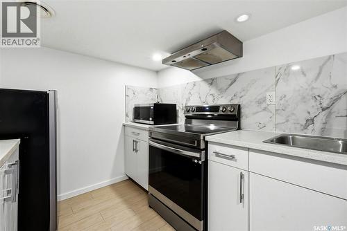 414 18Th Avenue, Regina, SK - Indoor Photo Showing Kitchen