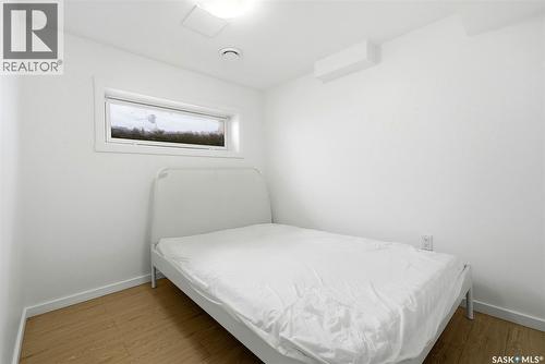 414 18Th Avenue, Regina, SK - Indoor Photo Showing Bedroom