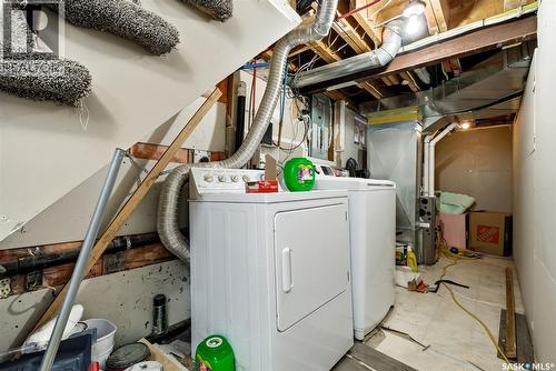 414 18Th Avenue, Regina, SK - Indoor Photo Showing Laundry Room