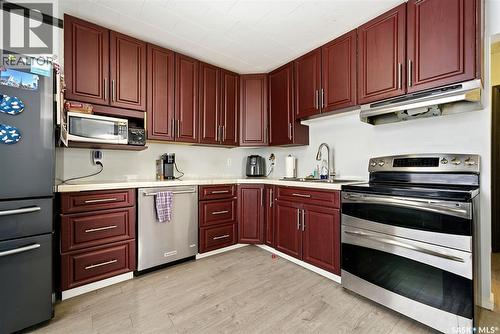 414 18Th Avenue, Regina, SK - Indoor Photo Showing Kitchen