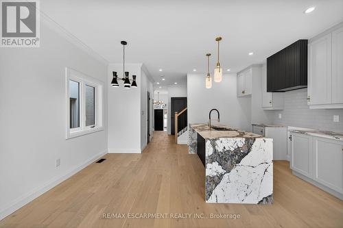 1036 Garth Street, Hamilton, ON - Indoor Photo Showing Kitchen With Upgraded Kitchen