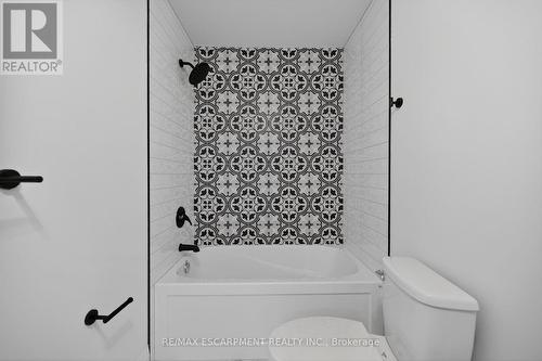 1036 Garth Street, Hamilton, ON -  Photo Showing Bathroom