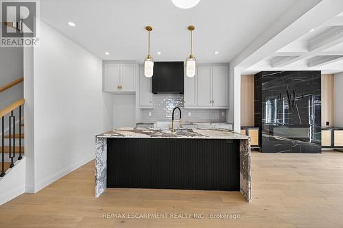 1036 Garth Street, Hamilton, ON - Indoor Photo Showing Kitchen