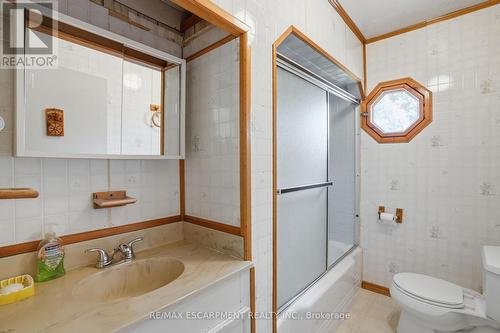 560 Stone Church Road E, Hamilton, ON - Indoor Photo Showing Bathroom