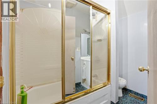 16 Albemarle Street, Hamilton, ON - Indoor Photo Showing Bathroom