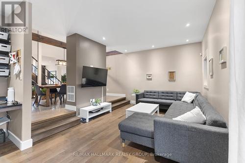 501 Wilbrod Street, Ottawa, ON - Indoor Photo Showing Living Room