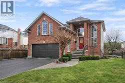 10 PINECREEK Road  Waterdown, ON L8B 0H1