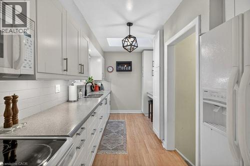 362 Pepper Drive, Burlington, ON - Indoor Photo Showing Kitchen