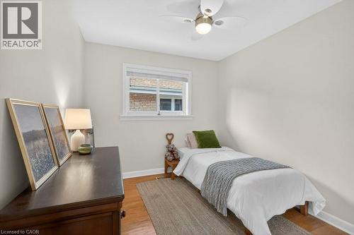 362 Pepper Drive, Burlington, ON - Indoor Photo Showing Bedroom
