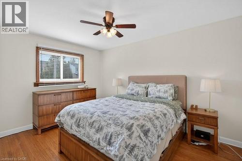 362 Pepper Drive, Burlington, ON - Indoor Photo Showing Bedroom