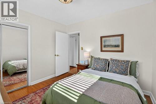 362 Pepper Drive, Burlington, ON - Indoor Photo Showing Bedroom