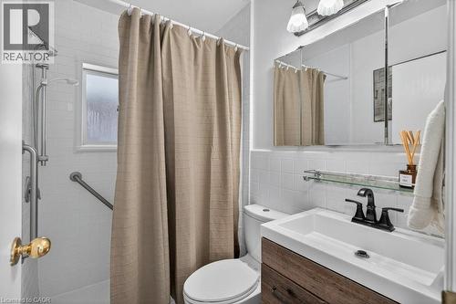 362 Pepper Drive, Burlington, ON - Indoor Photo Showing Bathroom