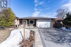 895 EXETER STREET  Oshawa, ON L1G 6R9