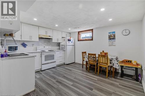 102 Juniper Drive, Hamilton, ON - Indoor Photo Showing Kitchen
