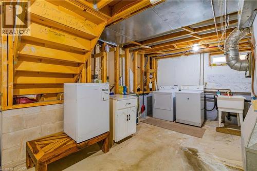 102 Juniper Drive, Hamilton, ON - Indoor Photo Showing Laundry Room