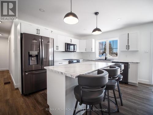 62 Eddy Crescent, Pembroke, ON - Indoor Photo Showing Kitchen With Upgraded Kitchen
