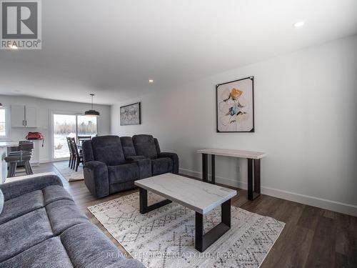 62 Eddy Crescent, Pembroke, ON - Indoor Photo Showing Living Room