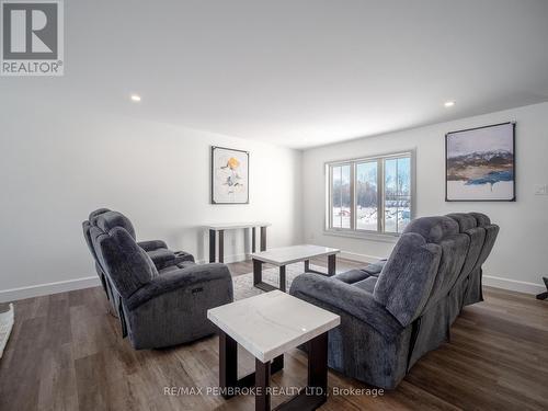 62 Eddy Crescent, Pembroke, ON - Indoor Photo Showing Living Room