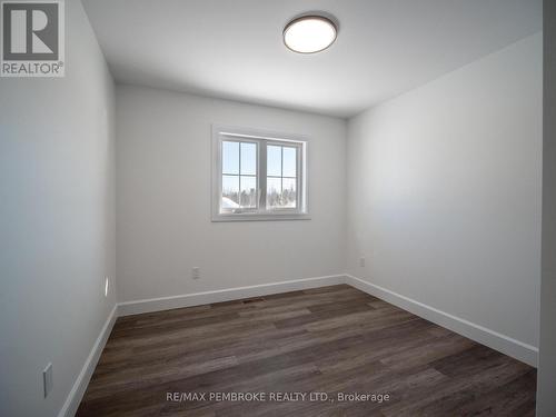 62 Eddy Crescent, Pembroke, ON - Indoor Photo Showing Other Room