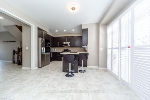 3260 Sealey Crescent, Burlington, ON - Indoor Photo Showing Kitchen