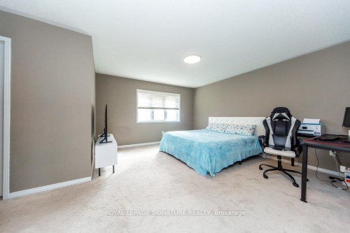 3260 Sealey Crescent, Burlington, ON - Indoor Photo Showing Bedroom
