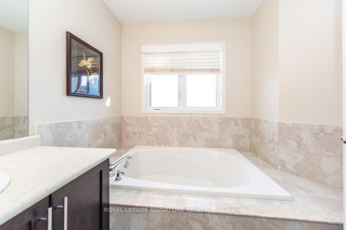 3260 Sealey Crescent, Burlington, ON - Indoor Photo Showing Bathroom