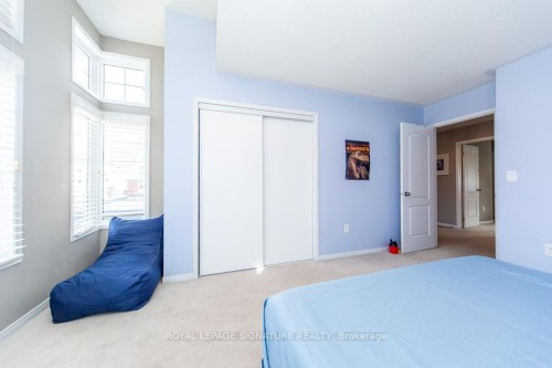 3260 Sealey Crescent, Burlington, ON - Indoor Photo Showing Bedroom