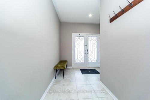 3260 Sealey Crescent, Burlington, ON - Indoor Photo Showing Other Room