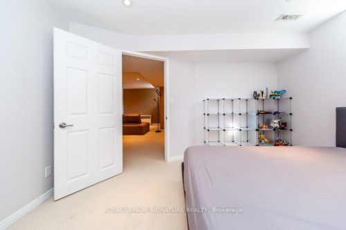 3260 Sealey Crescent, Burlington, ON - Indoor