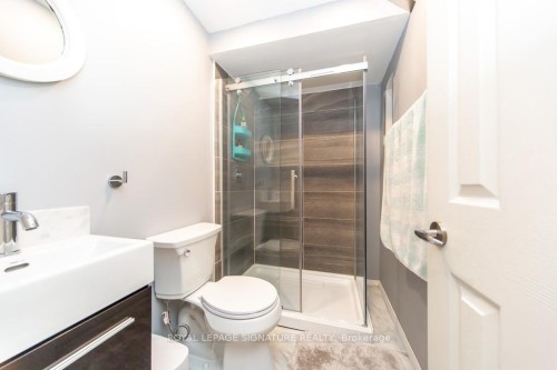 3260 Sealey Crescent, Burlington, ON - Indoor Photo Showing Bathroom