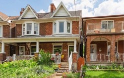 493 St Clarens Avenue  Toronto, ON M5H 1W4