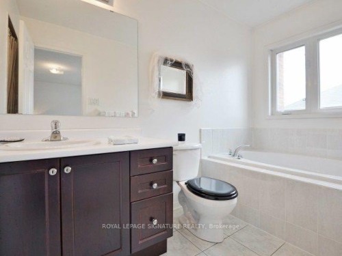 67 Breton Avenue, Mississauga, ON - Indoor Photo Showing Bathroom