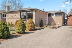 216 Folkstone Crescent  Brampton, ON L6T 3N6